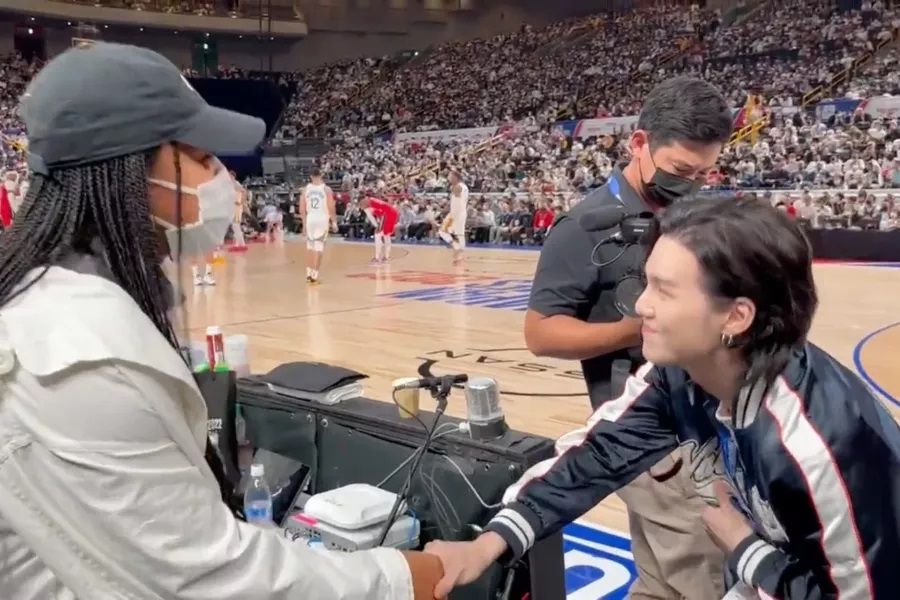 Naomi Osaka merasa senang bisa bertemu Suga BTS di pertangingan pra-musim NBA, Tokyo, Jepang.*  