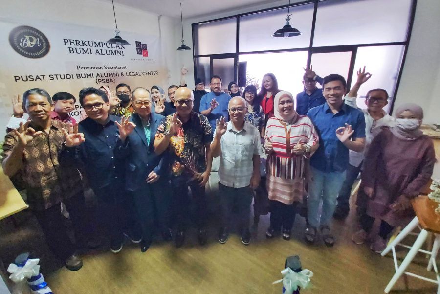 Kantor Pusat Studi Bumi Alumni & Legal Center resmi didirikan oleh Perkumpulan Bumi Alumni (PBA) di Bandung, Minggu, 2 Oktober 2022.