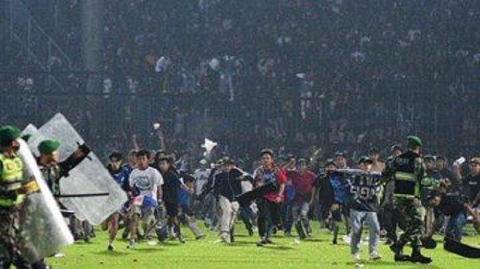 Foto saat kerusuhan berlangsung di Stadion Kanjuruhan Malang Jawa Timur/PMJ news