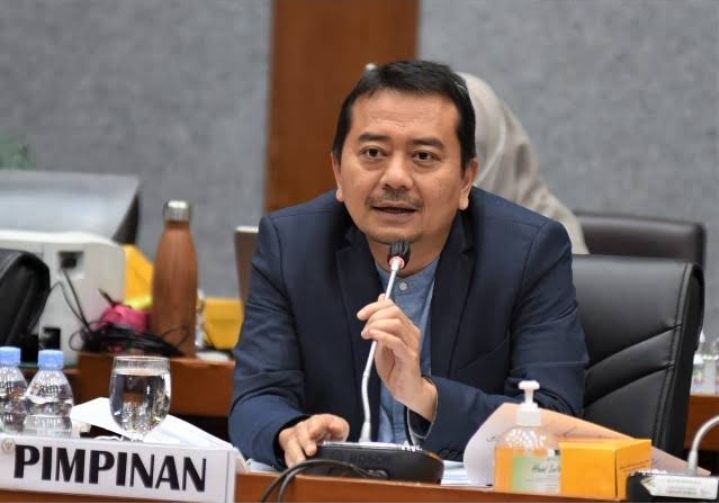 Ketua Komisi X Sebut Balasan 'Maneh' Ridwan Kamil ke Guru Cirebon di Instagram Tidak Mendidik.