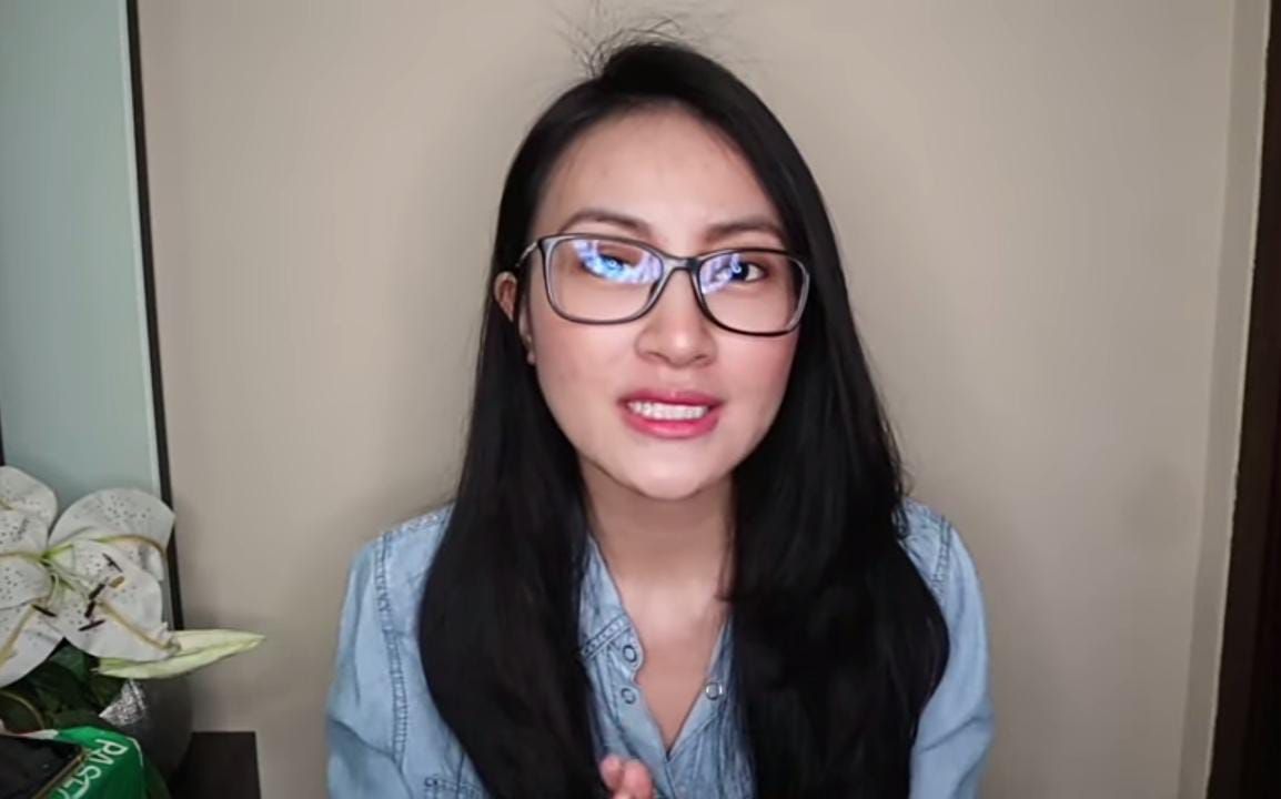 dr. Clarin Hayes mengungkap peyebab kulit ketiak hitam. Salah satu dari penyebab ketiak menghitam adalah kebiasaan mencukur bulu ketiak. 