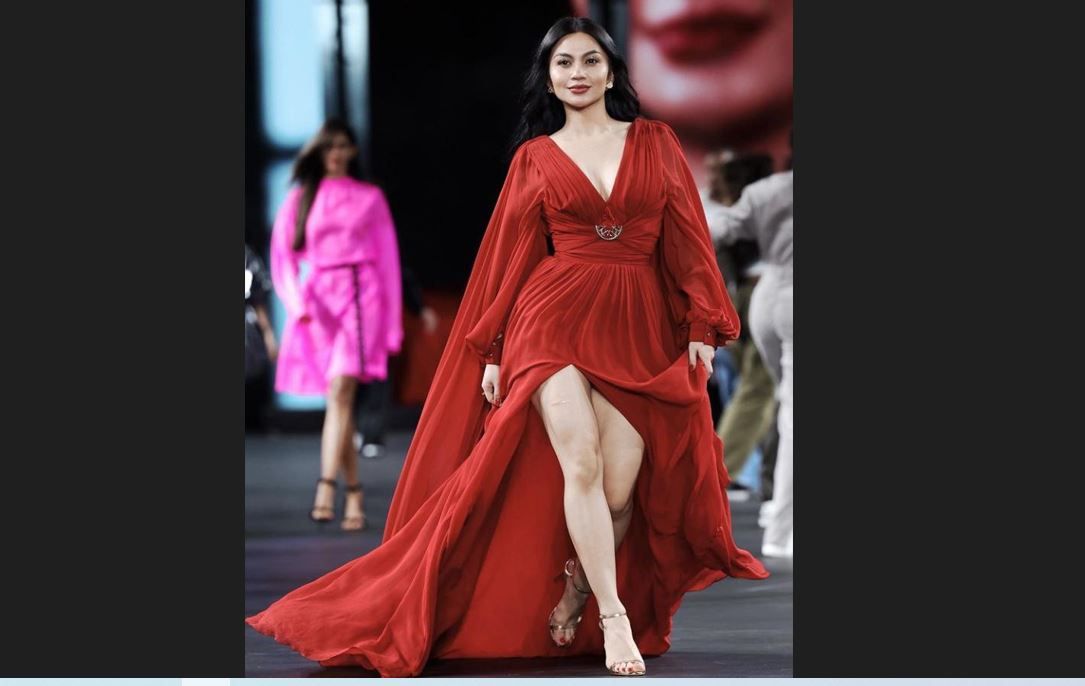 Pesona Ariel Tatum Di Le Defile Loreal Paris Fashion Week Dalam Balutan