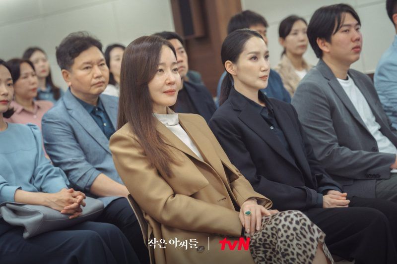 Kim Go Eun Mendadak Diadili Pakai Baju Penjara Setelah Ditangkap di Preview Drama 'Little Women' Episode 11