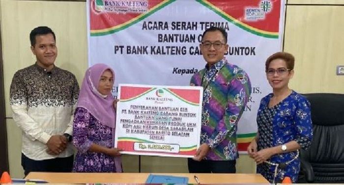 Penyerahan CSR dari PT Bank Kalteng cabang Buntok, Kabupaten Barito Selatan, Kalimantan Tengah untuk 4 UKM