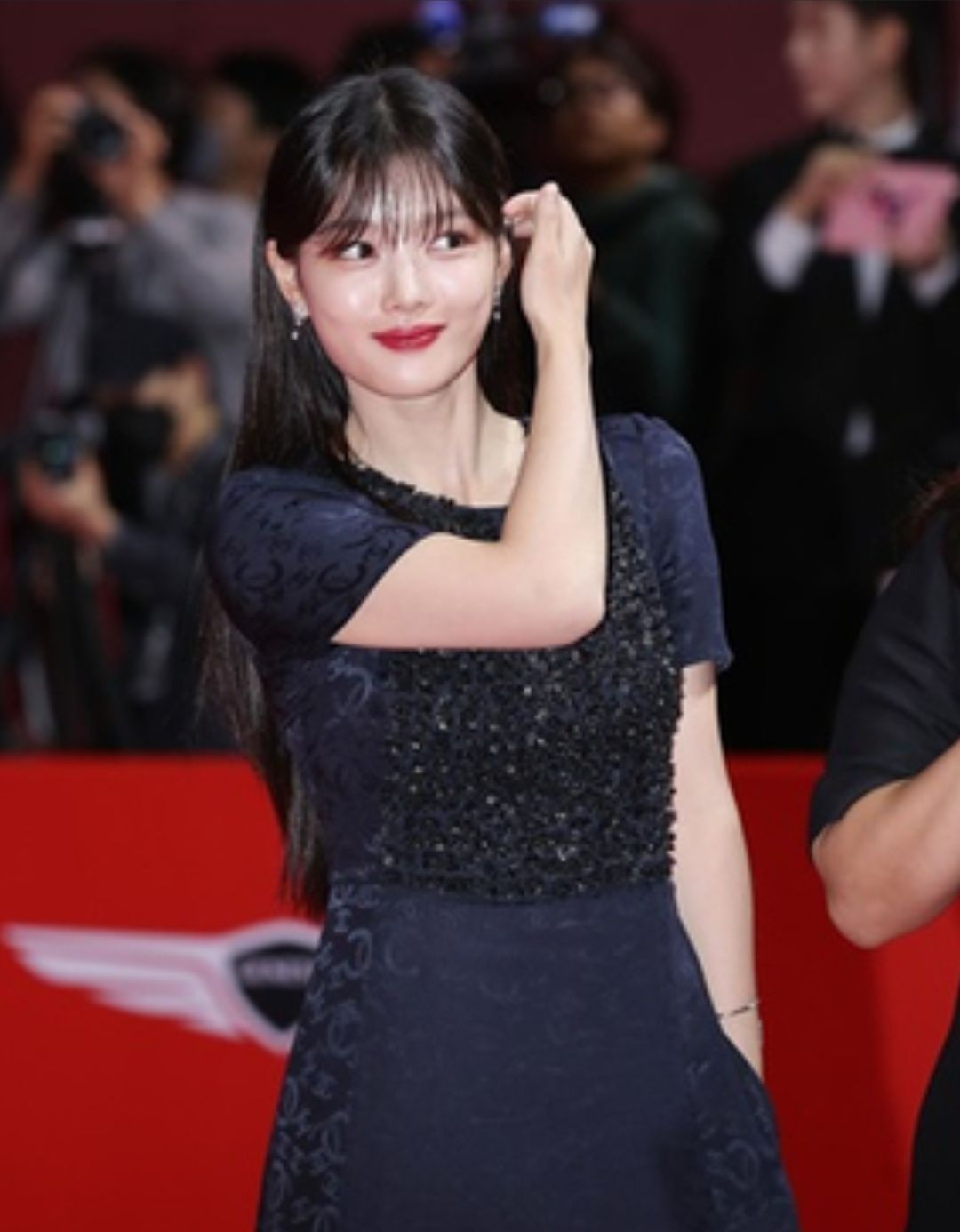 Kim Yoo Jung pada red carpet Busan Film Festival./Naver