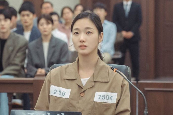Kim Go Eun (kiri) dalam lanjutan Little Women Episode 12 Link Nonton