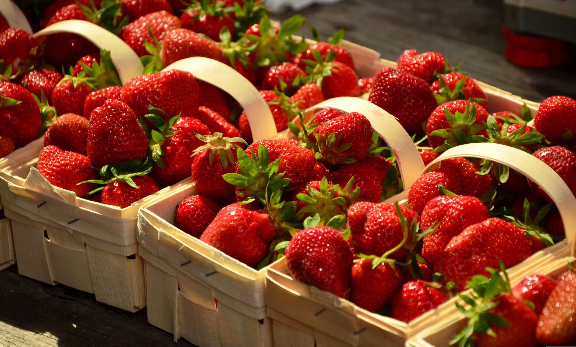 Buah strawberry mengandung banyak khasiat dan manfaat bagi kesehatan