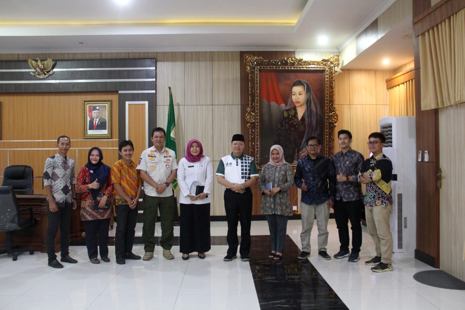    Gubernur Bengkulu, Rohidin Mersyah menyambut kedatangan Relawan MAFINDO Bengkulu di Ruang Kerjanya, Rabu (12/10/2022)./Mc Pemprov/