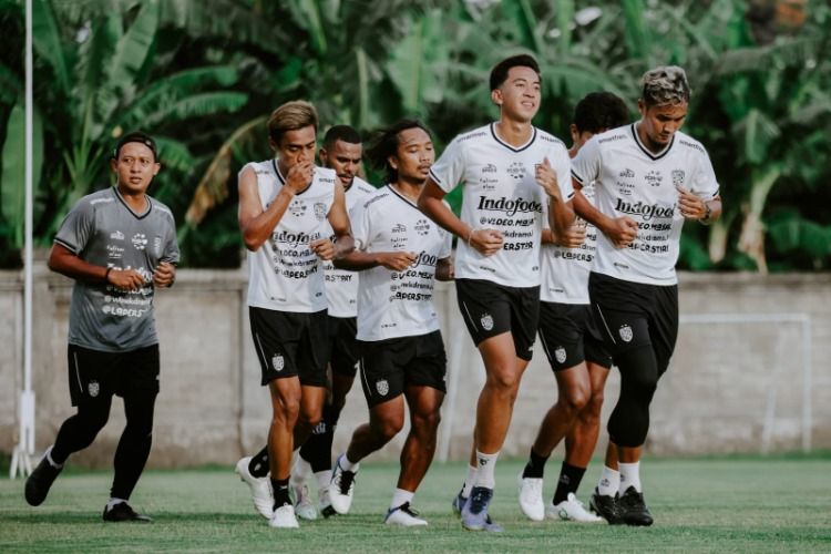 Situasi latihan pemain Bali United ditengah jeda kompetisi Liga 1, Sabtu 15 Oktober 2022