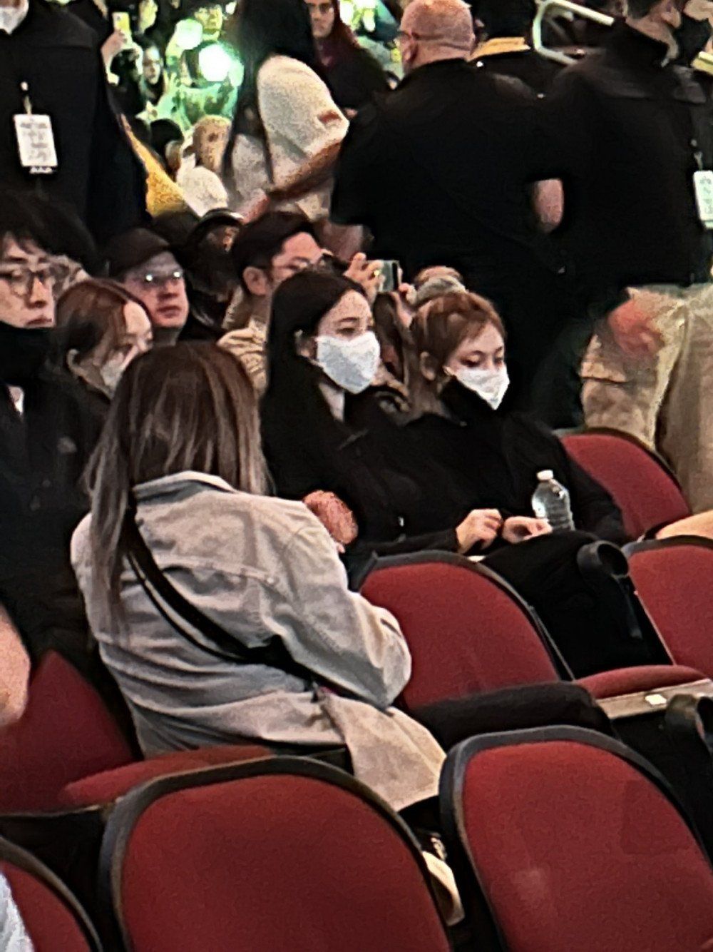 Fans Membantah Rumor Kencan Aespa Winter dan Jaehyun NCT Karena Tas Belanja//