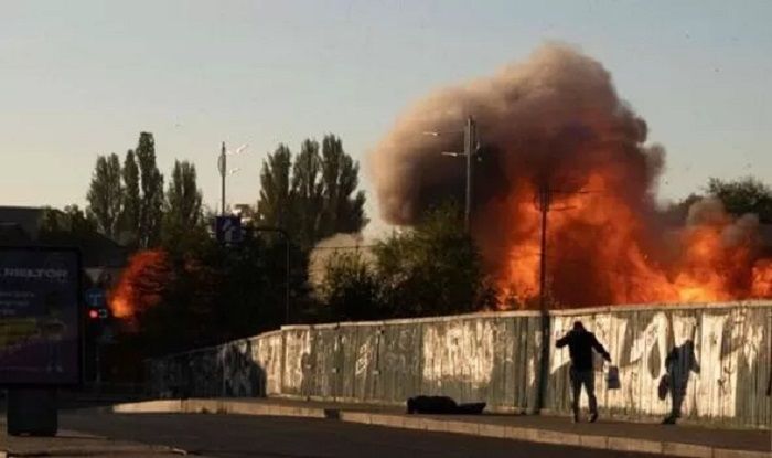 Kengerian saat Kiev diguncang oleh serangan drone bunuh diri kedua buatan Iran yang digunakan pasukan Vladimir Putin.*  