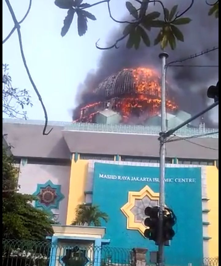 MASJID Jakarta Islamic Center Kebakaran, Kubah Masjid Habis Dilalap Api