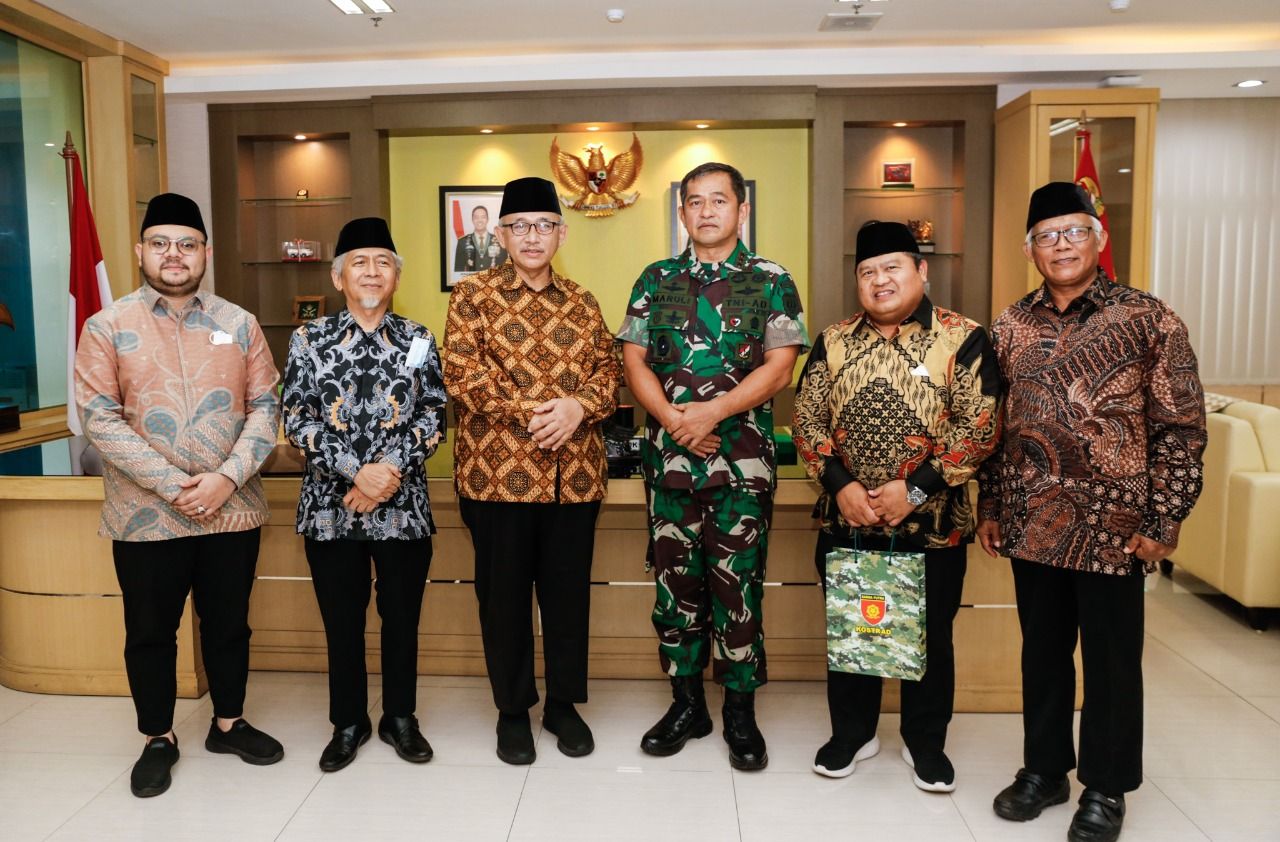 Pangkostrad Letjen TNI Maruli Simanjuntak bersama DPP LDII bersama jaga air. Foto: Media Purwodadi 
