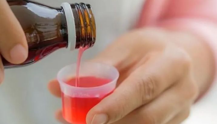 Kementerian Kesehatan (Kemenkes) RI meminta nakes dan apotek untuk menghentikan pemberian obat sirup untuk anak. 