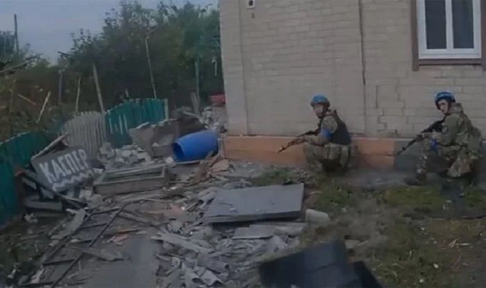 Video, dibagikan di media sosial, menunjukkan pasukan Ukraina selama serangan terhadap pasukan Rusia di Donetsk.*  