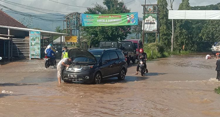 Situasi banjir di Jalan Bhayangkara Soreang