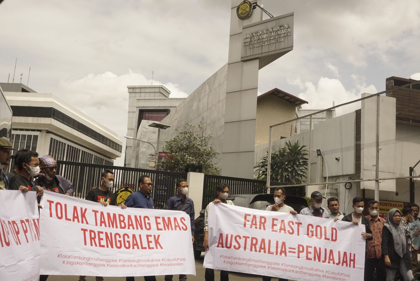 Tak Ingin Kiamat Lebih Cepat, Rakyat Trenggalek Geruduk Jakarta: Tolak Tambang Emas PT SMN   