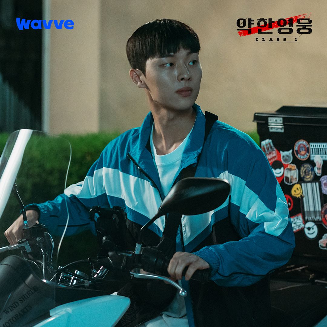 Bintang 'Twenty Five, Twenty One' Choi Hyun Wook Adalah Sekutu Setia Untuk Park Ji Hoon yang Diintimidasi di 'Weak Hero'