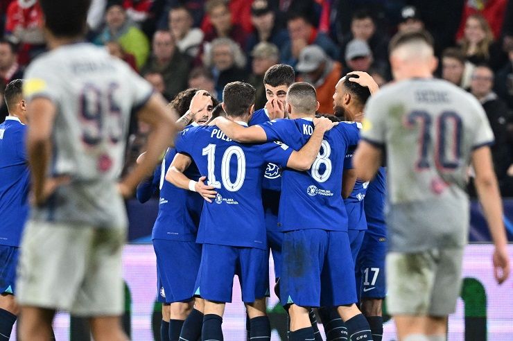 Para pemain Chelsea merayakan kemenangan atas Salzburg 2-1 pada laga Liga Champions. Chelsea berhasil melaju ke babak 16 besar, Rabu (25/10/2022) malam.