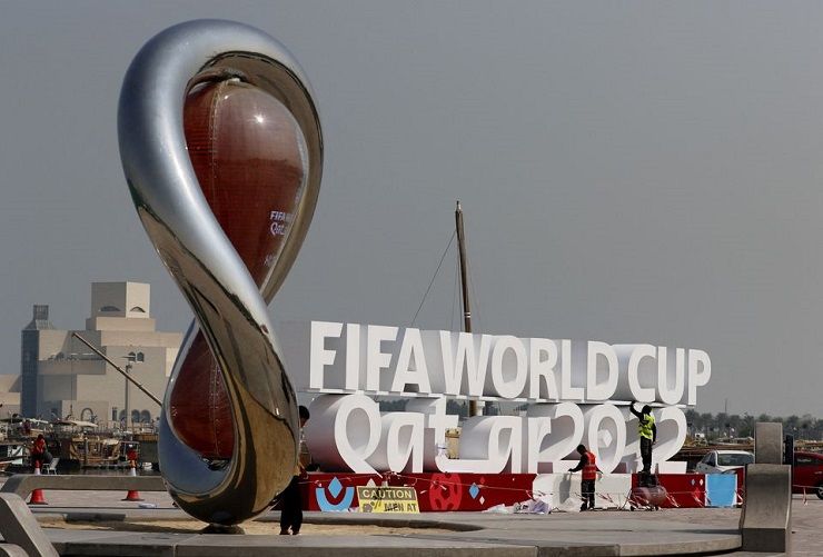Tampilan papan petunjuk di Doha menjelang Piala Dunia, 26 Oktober 2022 .