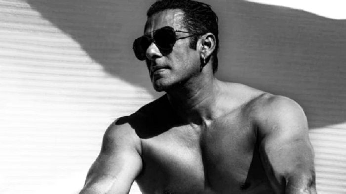 Salman Khan menandai Bhai Dooj di Twitter dengan foto bertelanjang dada.*  