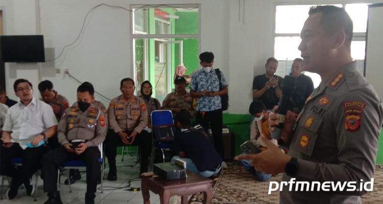 Kapolresta Bandung Kombes Pol Kusworo Wibowo hadiri kegiatan Jumat Curhat di Desa Parung Serab Kecamatan Soreang Kabupaten Bandung, Jumat, 28 Oktober 2022.