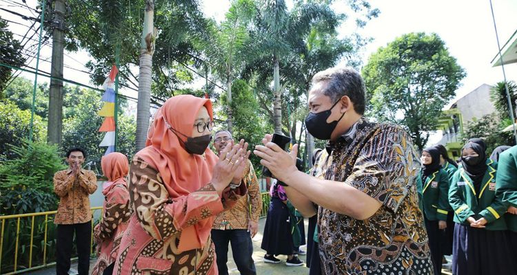 Wali Kota Bandung Yana Mulyana di acara HUT ke-56 SMP Negeri 15 Bandung