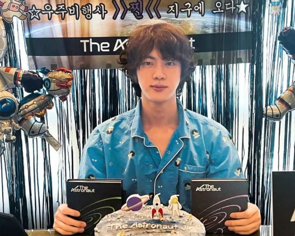 Hanya butuh 8 Jam! 'The Astronaut' Jin BTS Cetak Rekor Penjualan Hari