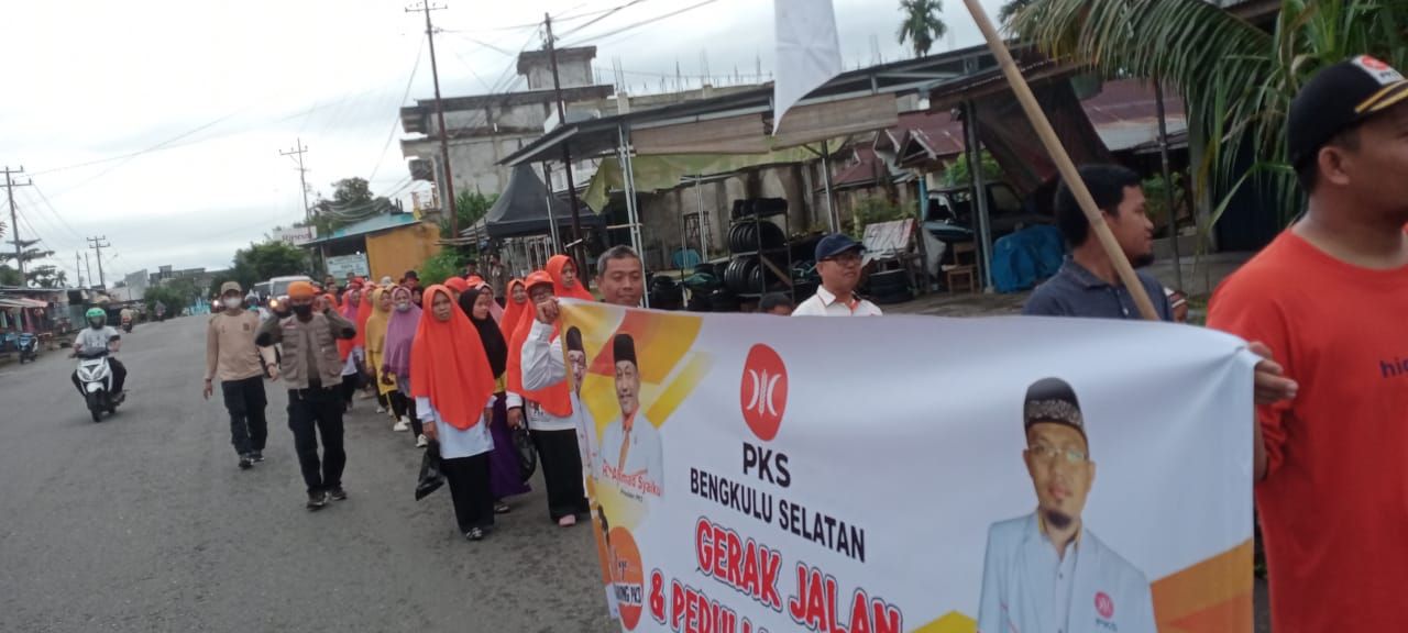  DPD Partai Keadilan Sejahtera (PKS) se-Provinsi Bengkulu melakukan bakti sosial (Baksos) serentak di Kabuaten dan kota, Minggu pagi
