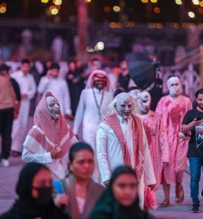 Horor, Halloween di Arab Saudi, Ratusan Orang Pakai Topeng Hantu dan Kostum Berdarah-darah