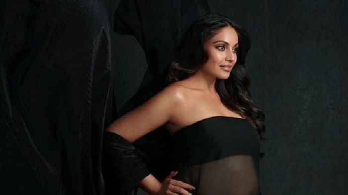 Sebuah gambar dari pemotretan bersalin Bipasha Basu.*  