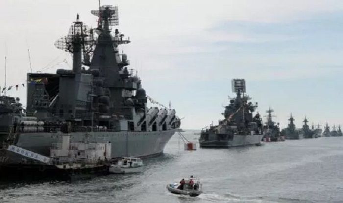 Armada Laut Hitam Rusia berbasis di Sevastopol, Krimea mendapat serangan drone bawah laut.*