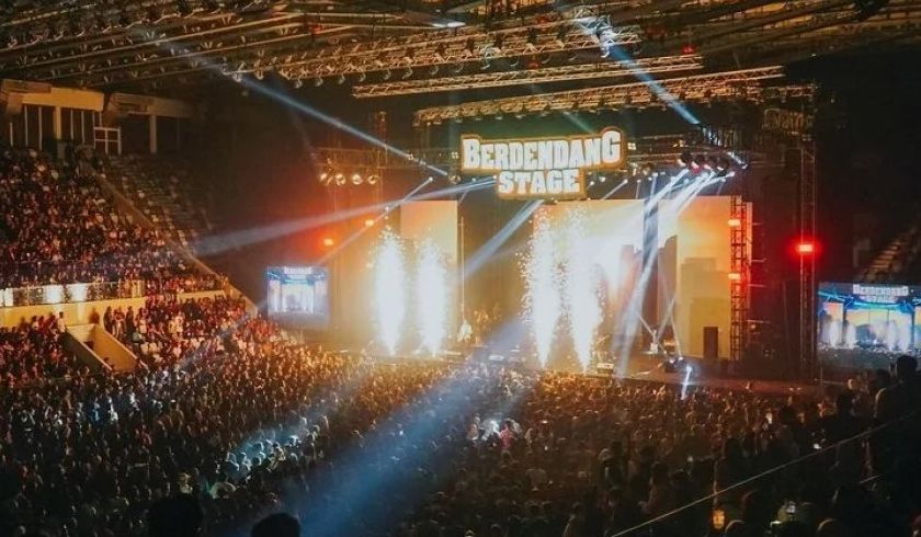 Senayan membludak, penanggungjawab konser berdendang bergoyang diperiksa polisi. Foto:  Konser Sedang Berlngsung