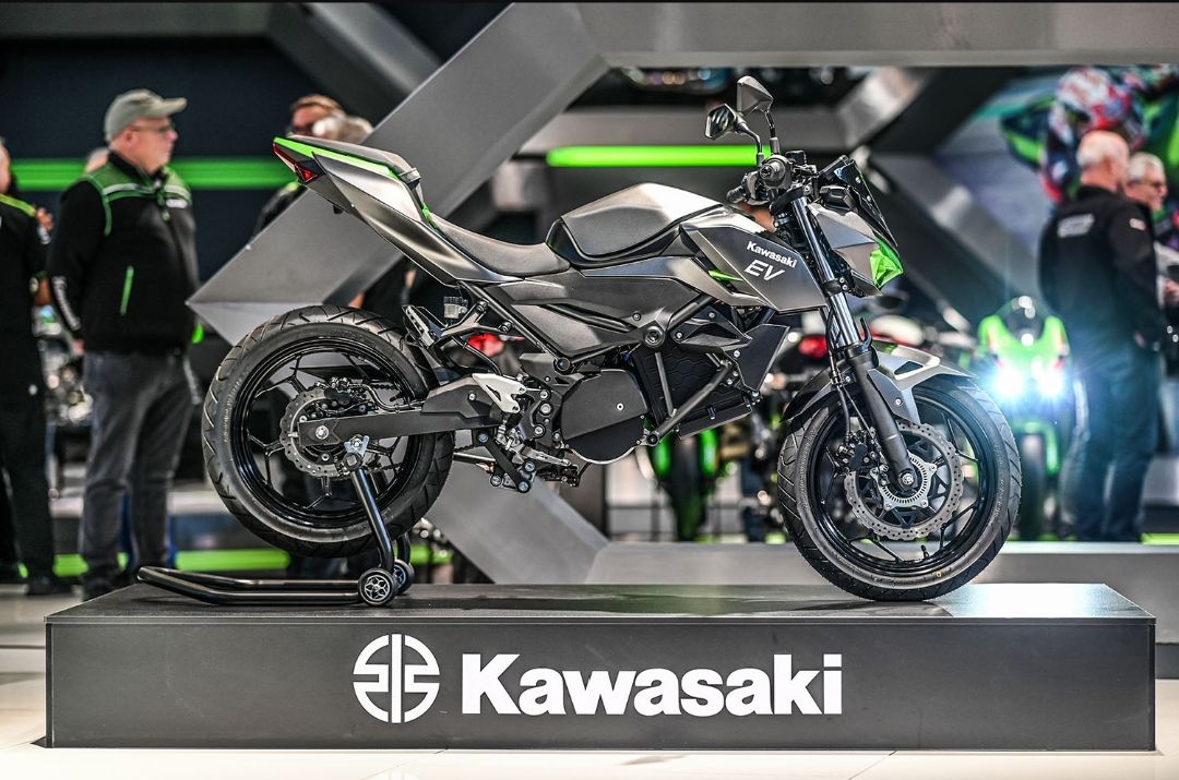GEMPARKAN DUNIA OTOMOTIF! Kawasaki akan Luncurkan Motor Sport EV Bertenaga Setara 125 CC