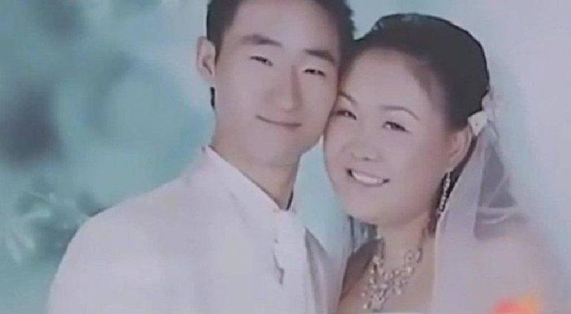 Tieu Truong dan Tieu Tu tiap hari bertengkar karena 8 tahun menikah belum punya anak. Saling menuding.