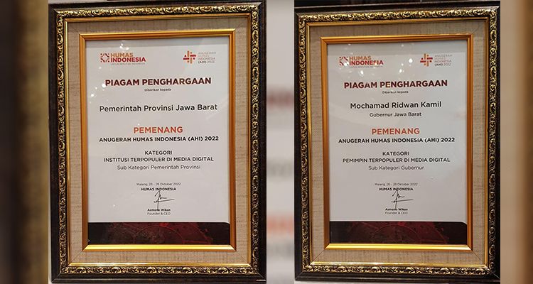 Piagam penghargaan yang diterima Pemprov Jabar dan Gubernur Jawa Barat Ridwan Kamil dari Anugerah Humas Indonesia 2022.