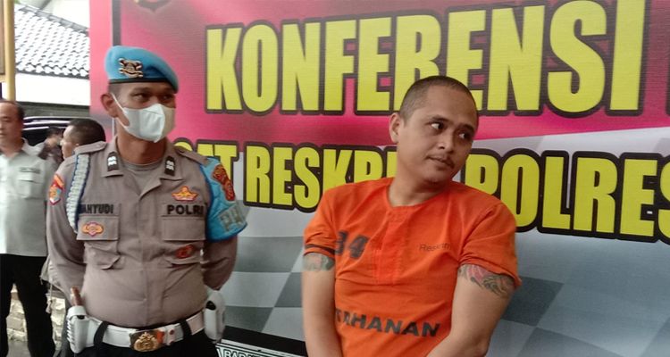 Pelaku pencurian motor dengan modus mengaku debt collector di Cimahi, Jumat 4 November 2022.