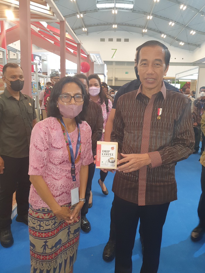 Owner Kandora Coffee Arni Pabunga sempat berfoto dengan Presiden Joko Widodo saat mengikuti Trade Expo Indonesia pada 19-23 Oktober 2022. 