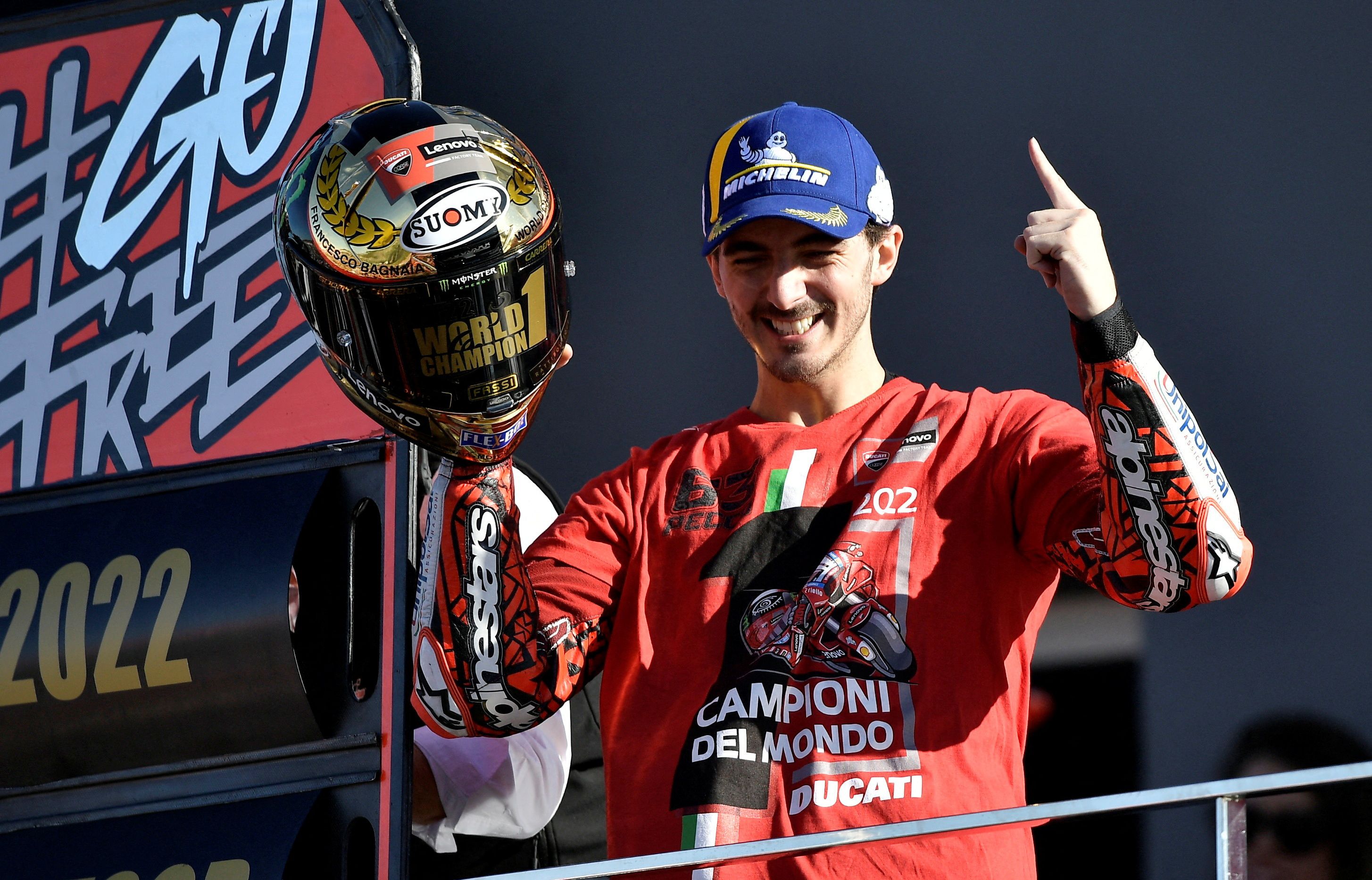 Pebalap Ducati Francesco Bagnaia saat rayakan gelar juara dunia MotoGp 2022.