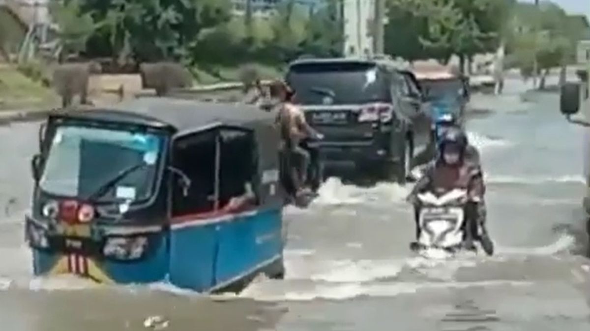 Walikota Ali Maulana Hakim mengimbau petugas tingkat kota, kecamatan hingga kelurahan dan warga mewaspadai banjir pesisir
