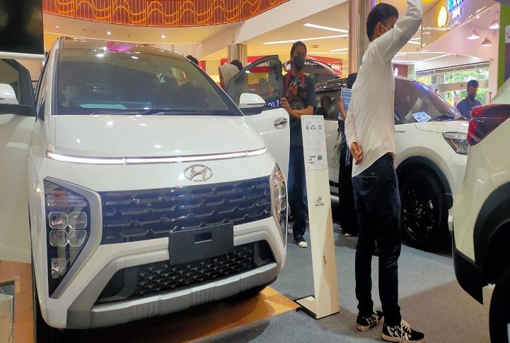 Sejumlah kendaraan pribadi yang dipamerkan pada ajang 'Banten Automotive Exhibition 2022'.