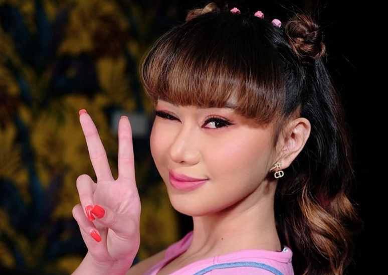 Denise Chariesta yang mengaku menjadi selingkuhan RD alias Regi Datau  suami Ayu Dewi 