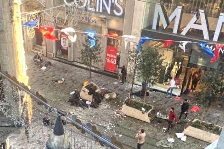 ledakan di pusat wisata Istiklal Avenue, kota Istanbul, Turki, pada hari Minggu, 13 November 2022