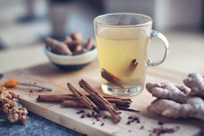 Secangkir teh herbal dapat meningkatkan kekebalan tubuh kita saat memasuki musim hujan.