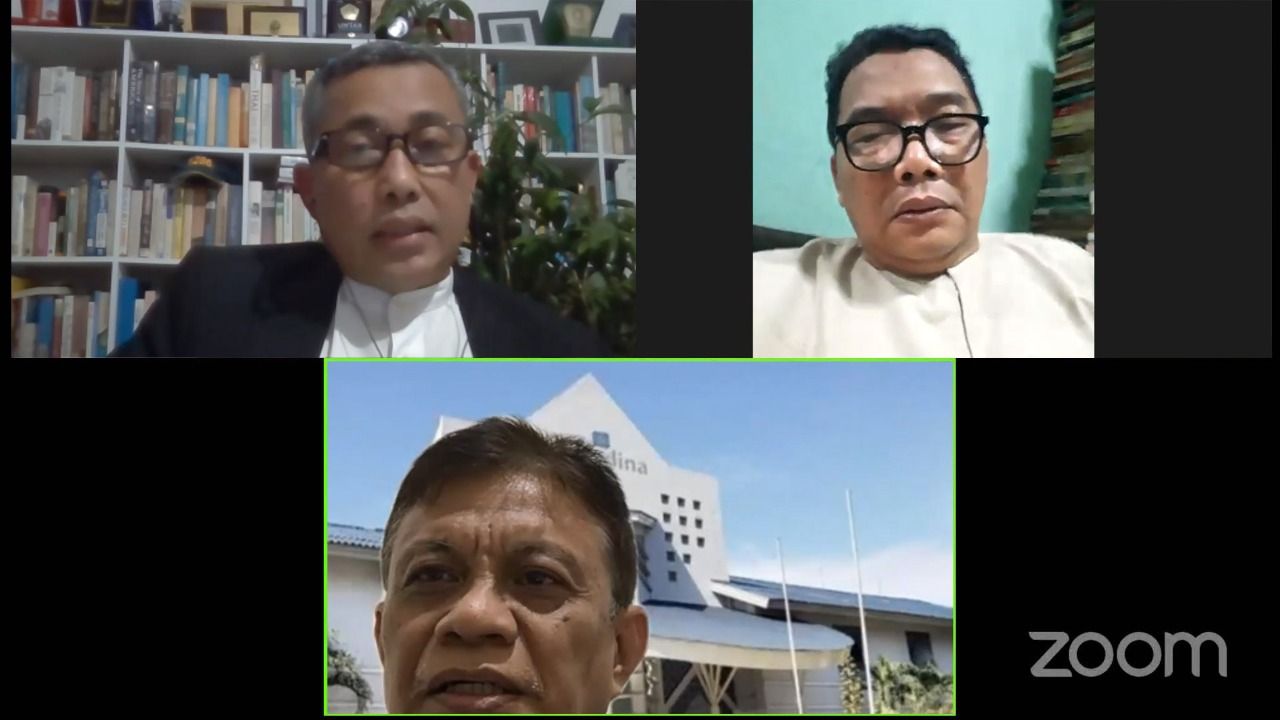 Dekan FK-UV Jakarta, Taufik L. Pasiak: Dokter Diingatkan, Hati-hati Banyak Penyakit Disebabkan Politik Kebijakan. Nampak para narasumber saat webinar berlangsung