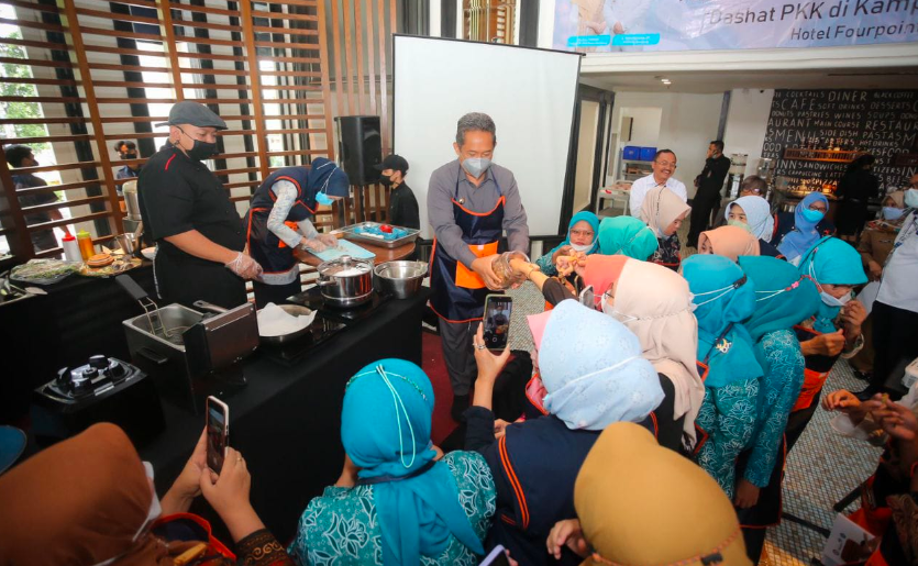 Walikota Bandung Yana Mulyana hadiri peluncuran program Dashat. Tercatat 7.568 balita di kota Bandung menderita stunting