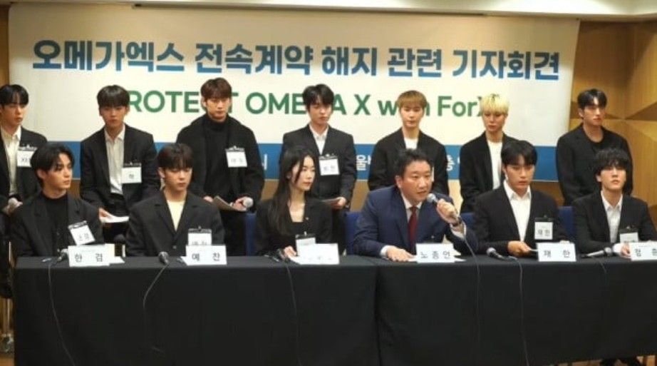 OMEGA X mengadakan konferensi pers bersama pengacara mereka.