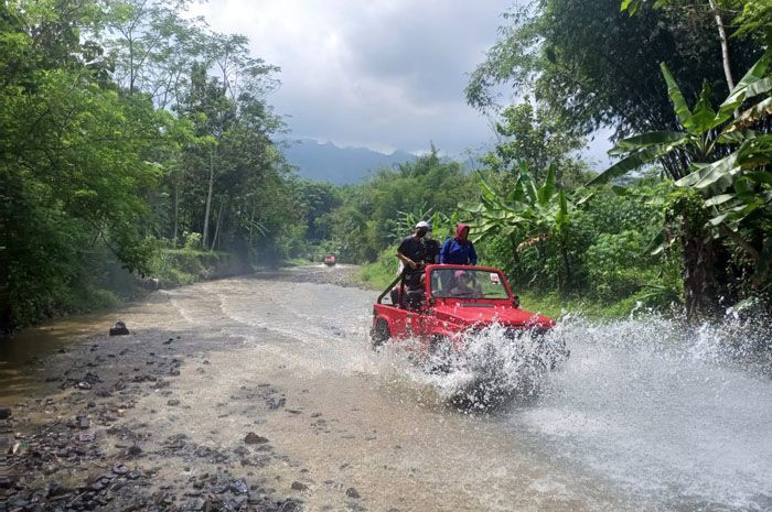Wisata Susur Sungai di kawasan Borobudur, Kabupaten Magelang, Jawa Tengah, Rabu 16 November 2022.