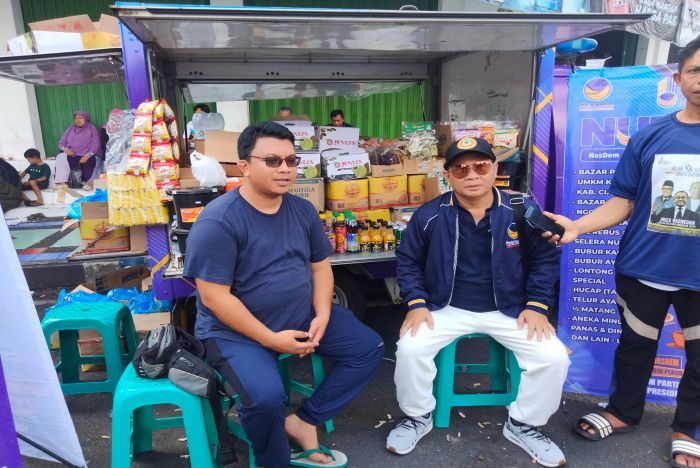 Rombongan DPD NasDem Kabupaten Kuningan di acara Jalan Sehat Anies Baswedan membuka stan 