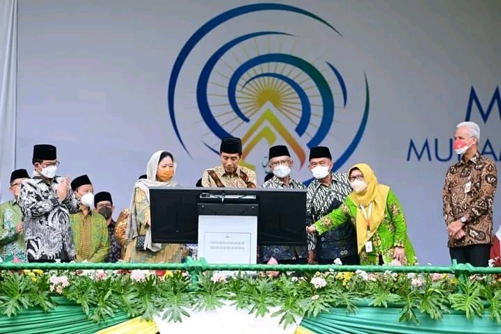 Presiden Jokowi (Joko Widodo), membuka Muktamar Muhammadiyah dan Aisyiyah ke-48 di Stadion Manahan Solo, Jawa Tengah, Sabtu19 November 2022
